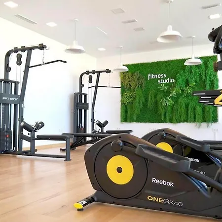 شقة Luxury Secure Chic-hideaway In With Sun-drenched Terrace, & Gym لا كالا ذي ميخاس