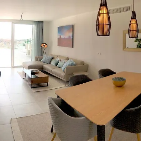 Luxury Secure Chic-hideaway In With Sun-drenched Terrace, & Gym Apartment *