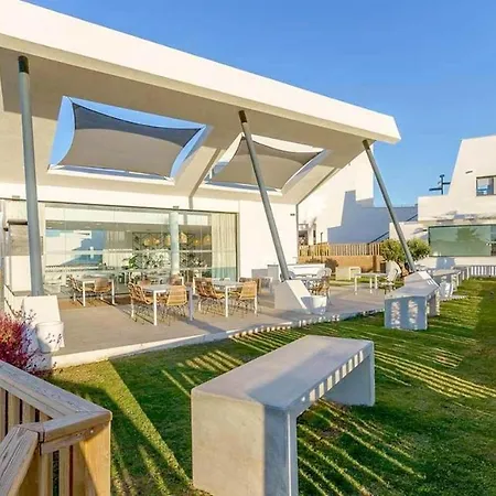 Apartment Luxury Secure Chic-hideaway In With Sun-drenched Terrace, & Gym *