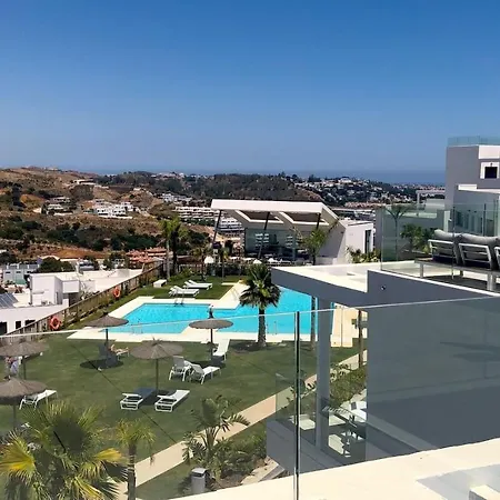 Luxury Secure Chic-hideaway In With Sun-drenched Terrace, & Gym Apartment La Cala De Mijas