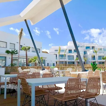 شقة Luxury Secure Chic-hideaway In With Sun-drenched Terrace, & Gym لا كالا ذي ميخاس