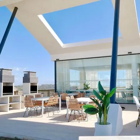 Luxury Secure Chic-hideaway In With Sun-drenched Terrace, & Gym Apartment