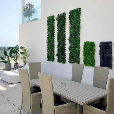Luxury Secure Chic-hideaway In With Sun-drenched Terrace, & Gym