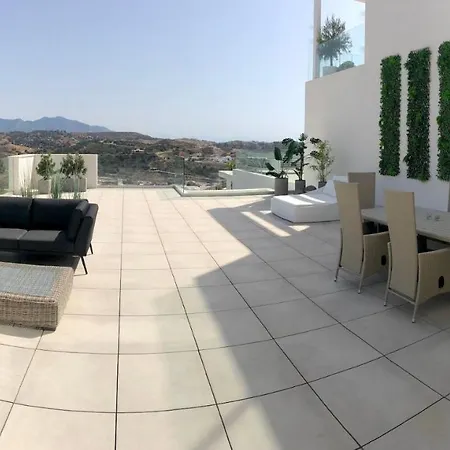 Luxury Secure Chic-hideaway In With Sun-drenched Terrace, & Gym Apartment La Cala De Mijas