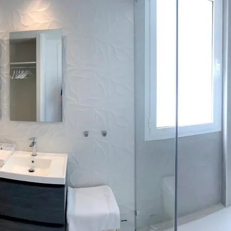 شقة Luxury Secure Chic-hideaway In With Sun-drenched Terrace, & Gym لا كالا ذي ميخاس