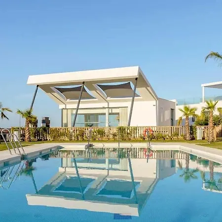 Luxury Secure Chic-hideaway In With Sun-drenched Terrace, & Gym Apartment *