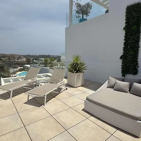 Luxury Secure Chic-hideaway In With Sun-drenched Terrace, & Gym شقة *