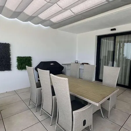 Luxury Secure Chic-hideaway In With Sun-drenched Terrace, & Gym *